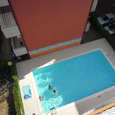 Renewed Two-roomed Flat With Swimming Pool Appartement *