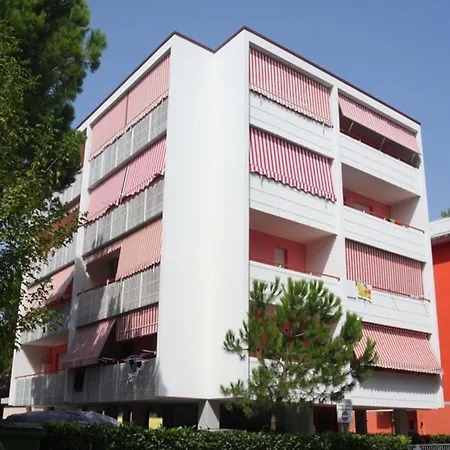 Appartement Renewed Two-roomed Flat With Swimming Pool