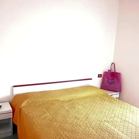 Apartmán Renewed Two-roomed Flat With Swimming Pool Bibione