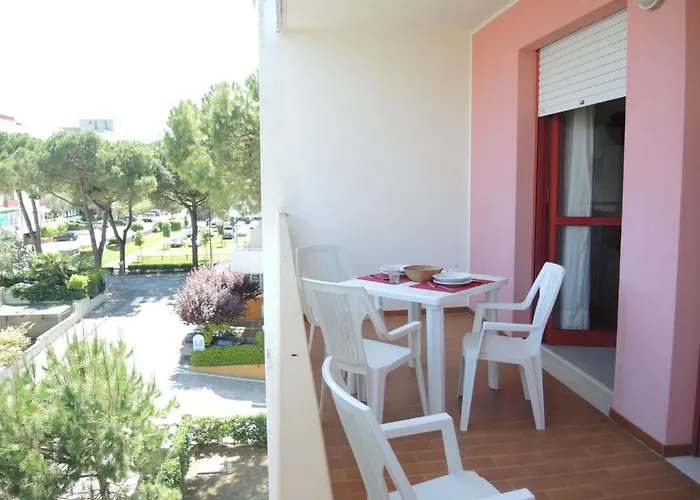 Апартаменты Renewed Two-roomed Flat With Swimming Pool Бибионе